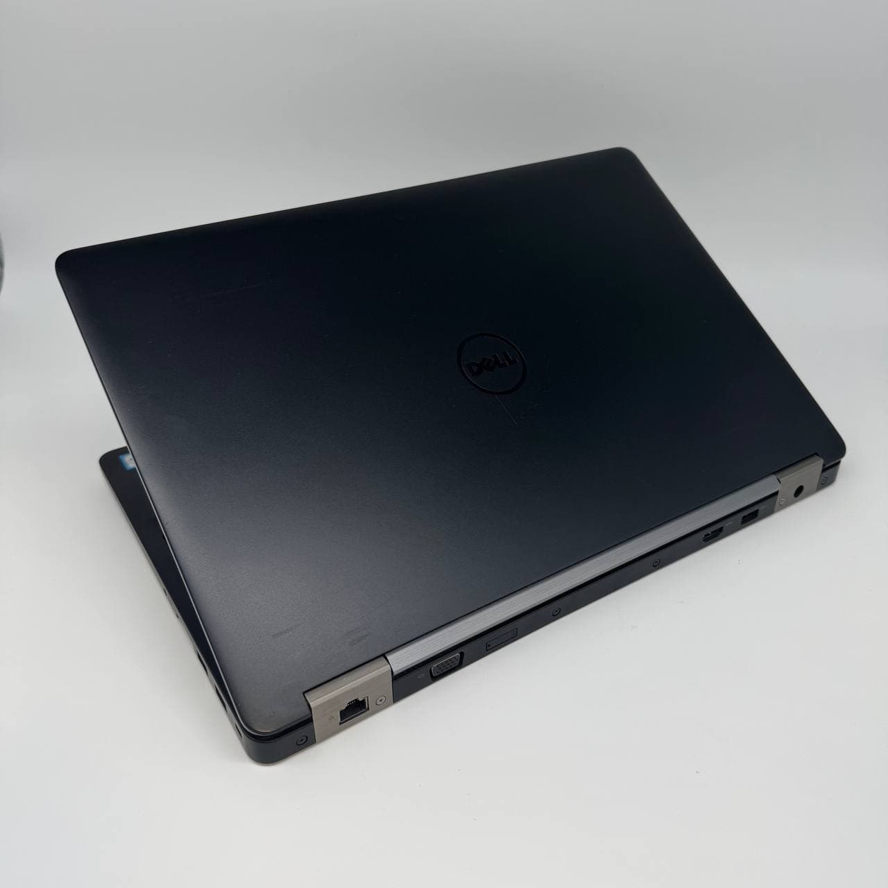 Dell Latitude 5570 15.6" Core i5-6300U 8/256 - фото 4