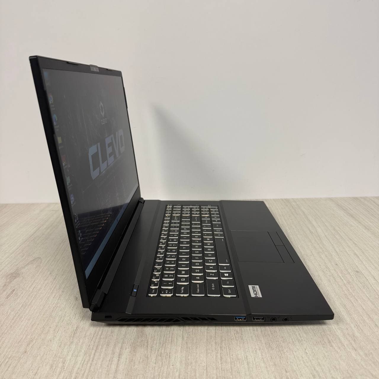 Clevo NH77HPQ 17.3" 144Hz Core i7-11800H 8/256 RTX 3060 6GB - фото 4