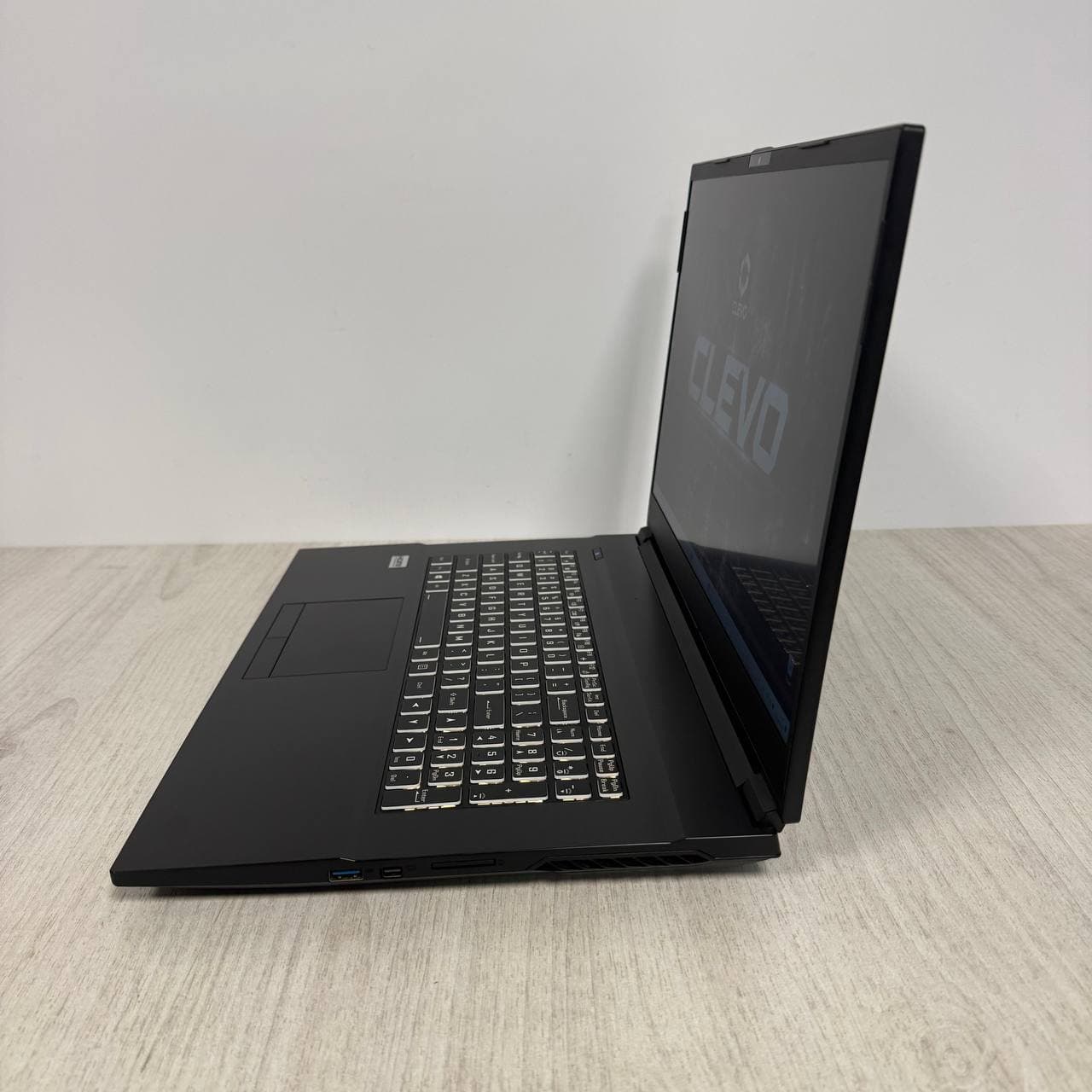 Clevo NH77HPQ 17.3" 144Hz Core i7-11800H 8/256 RTX 3060 6GB - фото 3