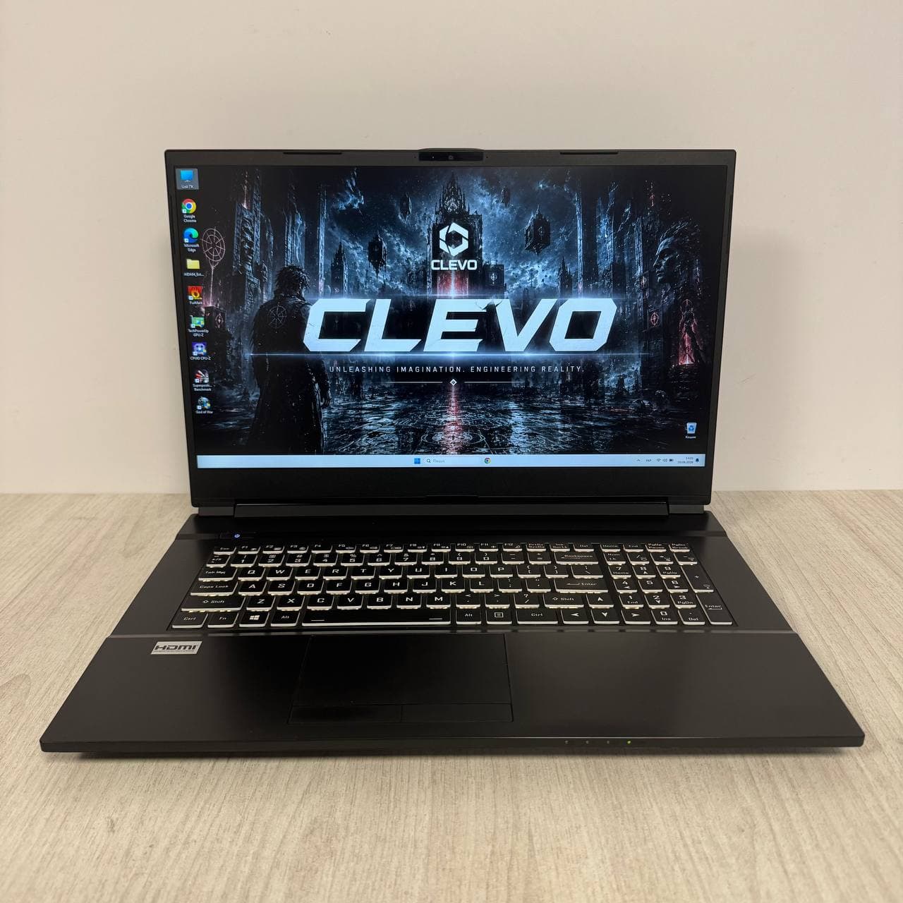 Clevo NH77HPQ 17.3" 144Hz Core i7-11800H 8/256 RTX 3060 6GB - фото 1