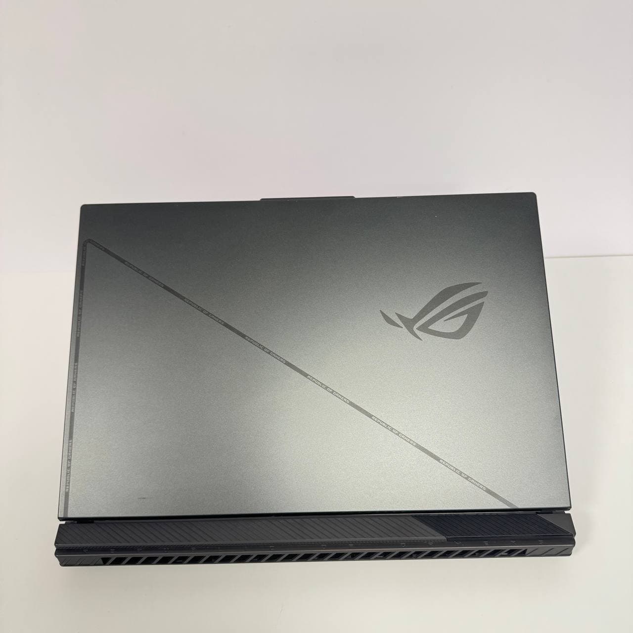 Asus ROG Strix G18 G814JZ 18.0" 240Hz Core i9-13980HX 16/512 RTX 4080 12GB - фото 5