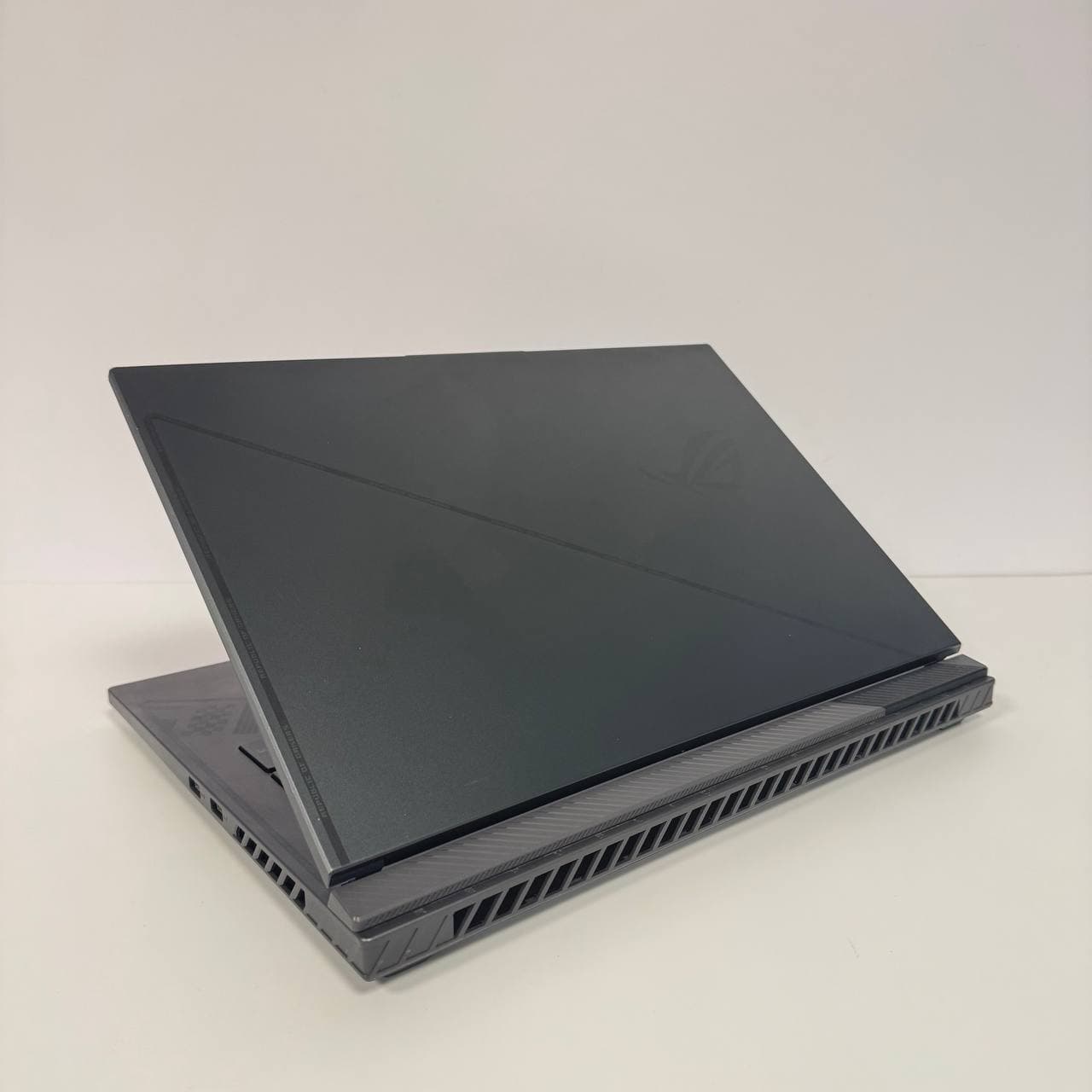 Asus ROG Strix G18 G814JZ 18.0" 240Hz Core i9-13980HX 16/512 RTX 4080 12GB - фото 6