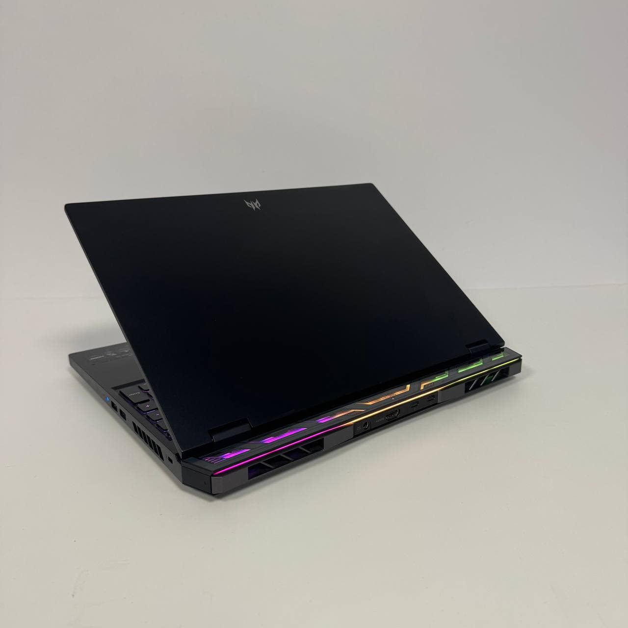 Acer Predator Helios 16 PH16-71 16.0" Core i9-13900HX 16/1 RTX 4080 12GB - фото 6