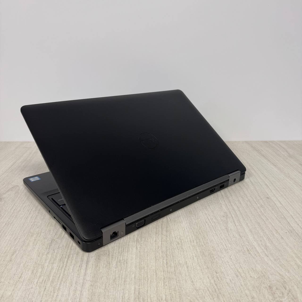 Dell Latitude 5570 Radeon 15.6" Core i7-6600U 8/256 - фото 4