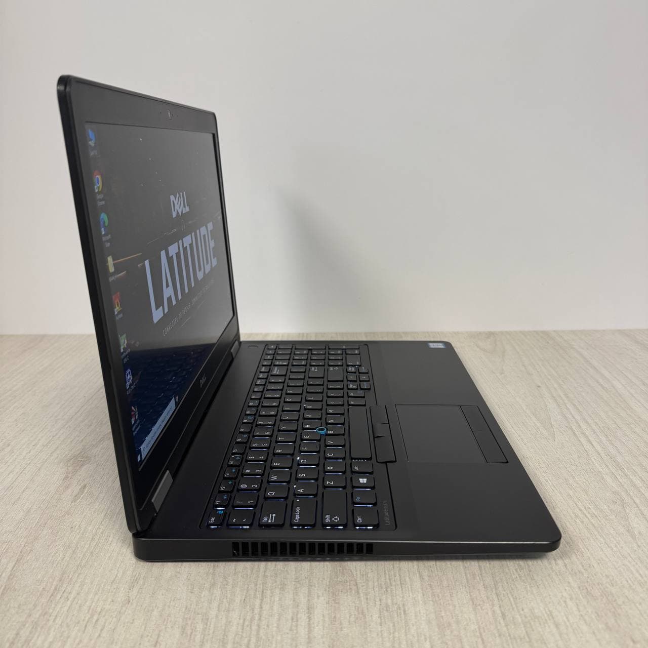Dell Latitude 5570 Radeon 15.6" Core i7-6600U 8/256 - фото 2