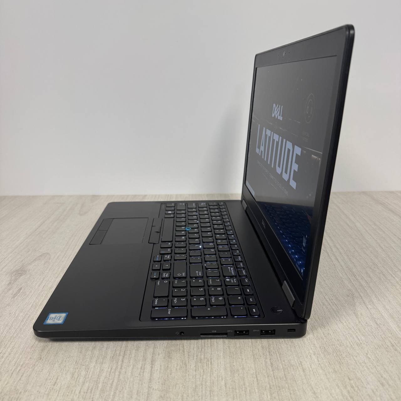 Dell Latitude 5570 Radeon 15.6" Core i7-6600U 8/256 - фото 6