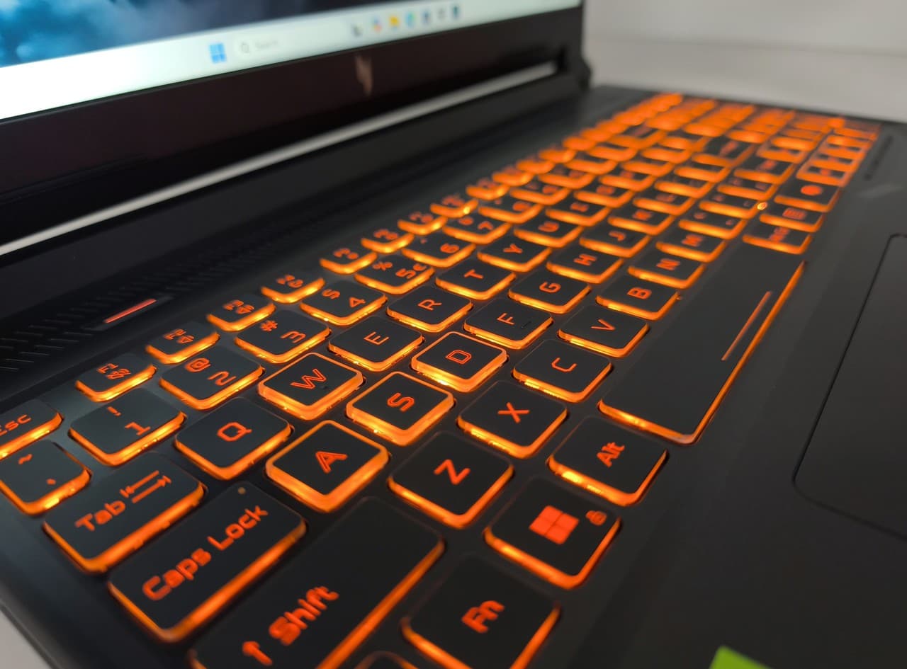 Acer Nitro V16 Core 7 240 32/512 RTX 5060 8GB - фото 6