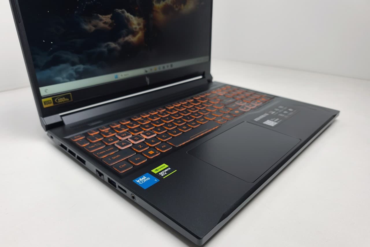 Acer Nitro V16 Core 7 240 32/512 RTX 5060 8GB - фото 1