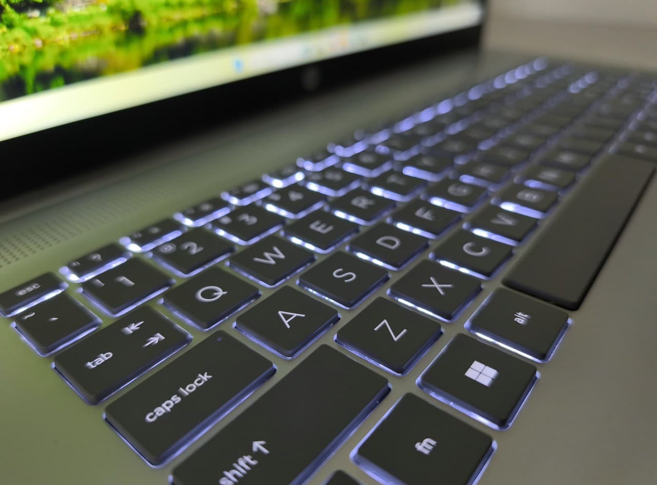 HP 17 Laptop 17.3" Core i7-1255U 16/512 - фото 6