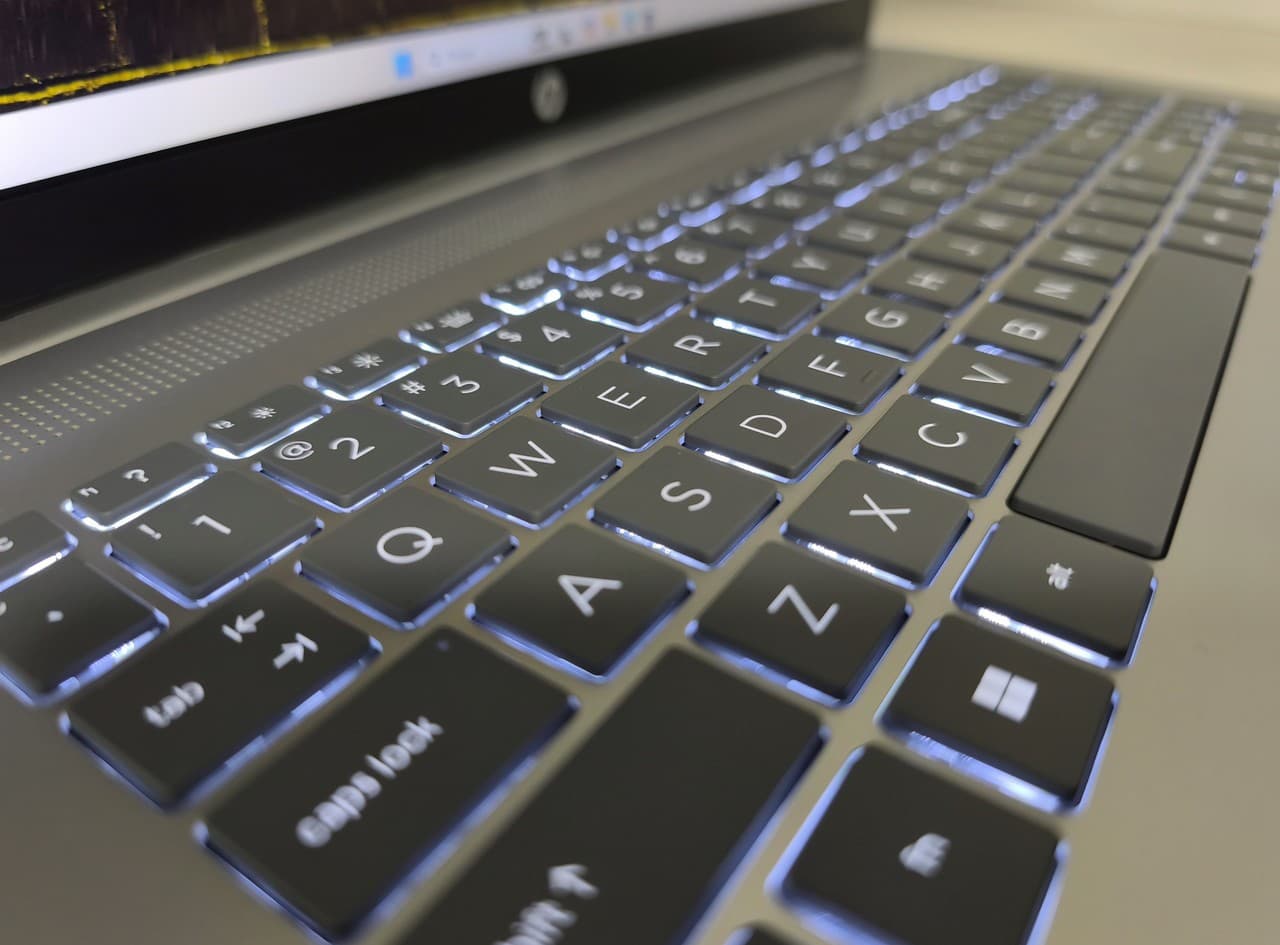 HP 17 Laptop 17.3" Core i7-1255U 16/512 - фото 6