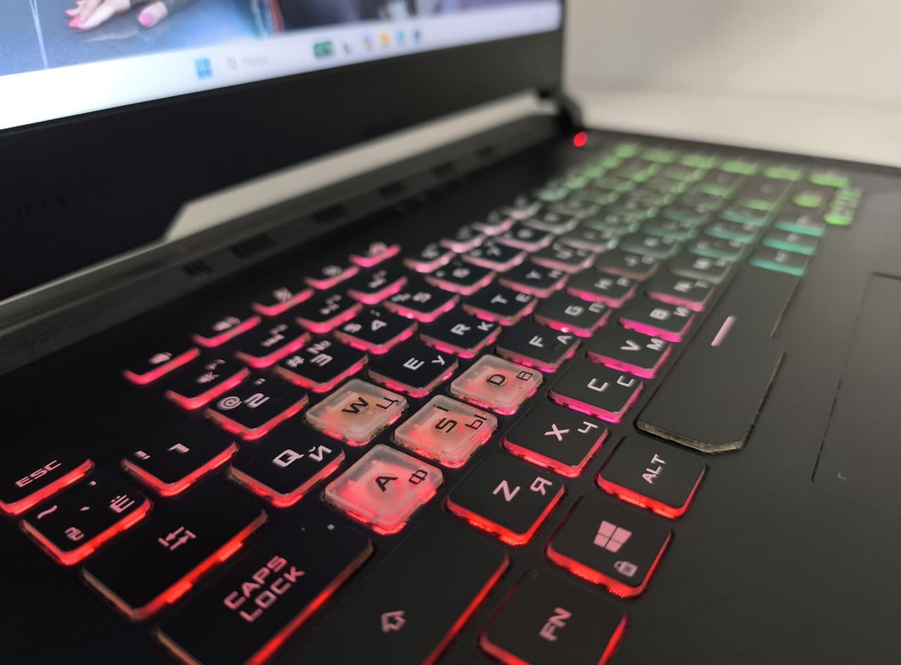 Asus ROG Strix 15.6" Core i7-9850H 16/256 RTX 2060 6GB - фото 6