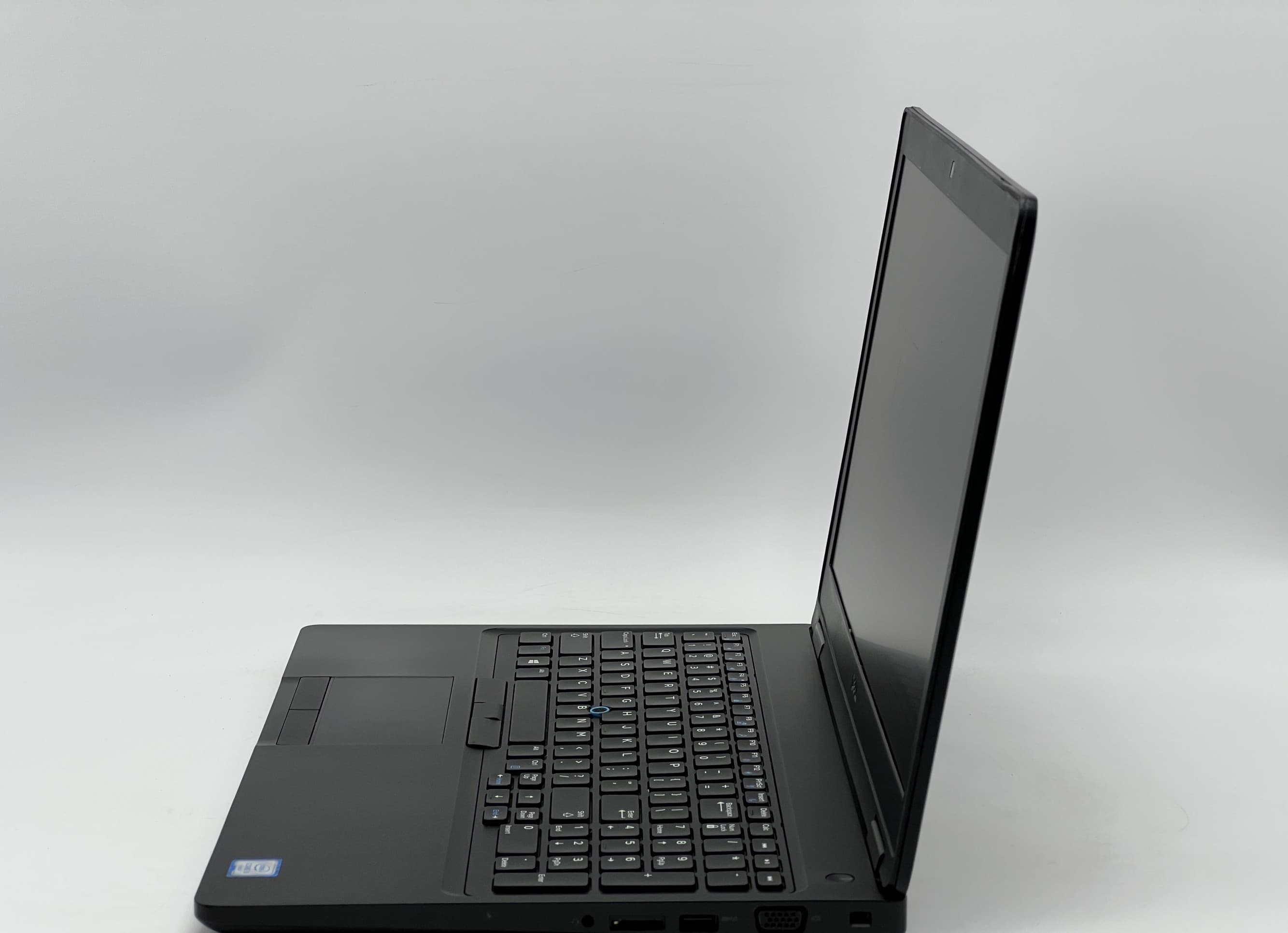 Dell Latitude 5590 15" i5-7300U 8/120 - фото 3