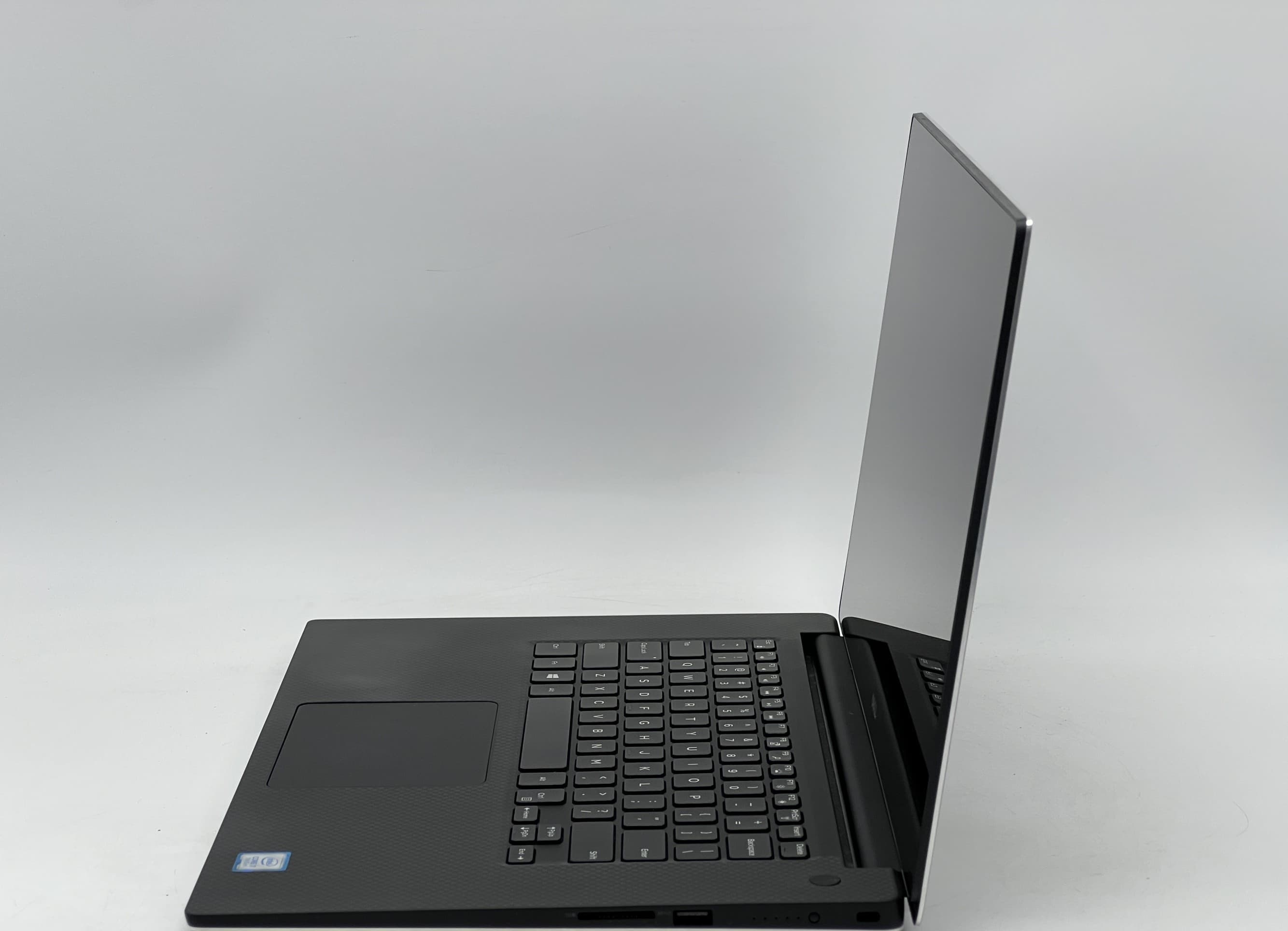 Dell XPS 15 9560 i7-7700HQ 16/480 GTX 1050 4GB - фото 3