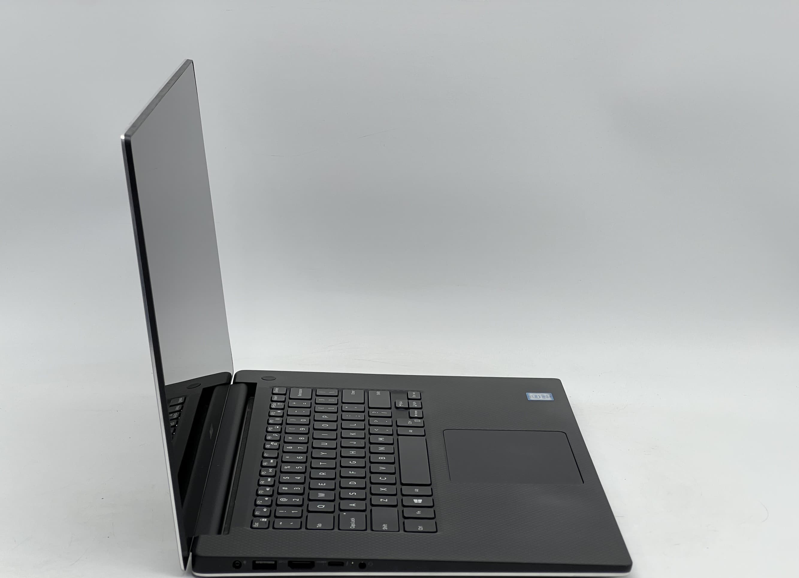 Dell XPS 15 9560 i7-7700HQ 16/480 GTX 1050 4GB - фото 2