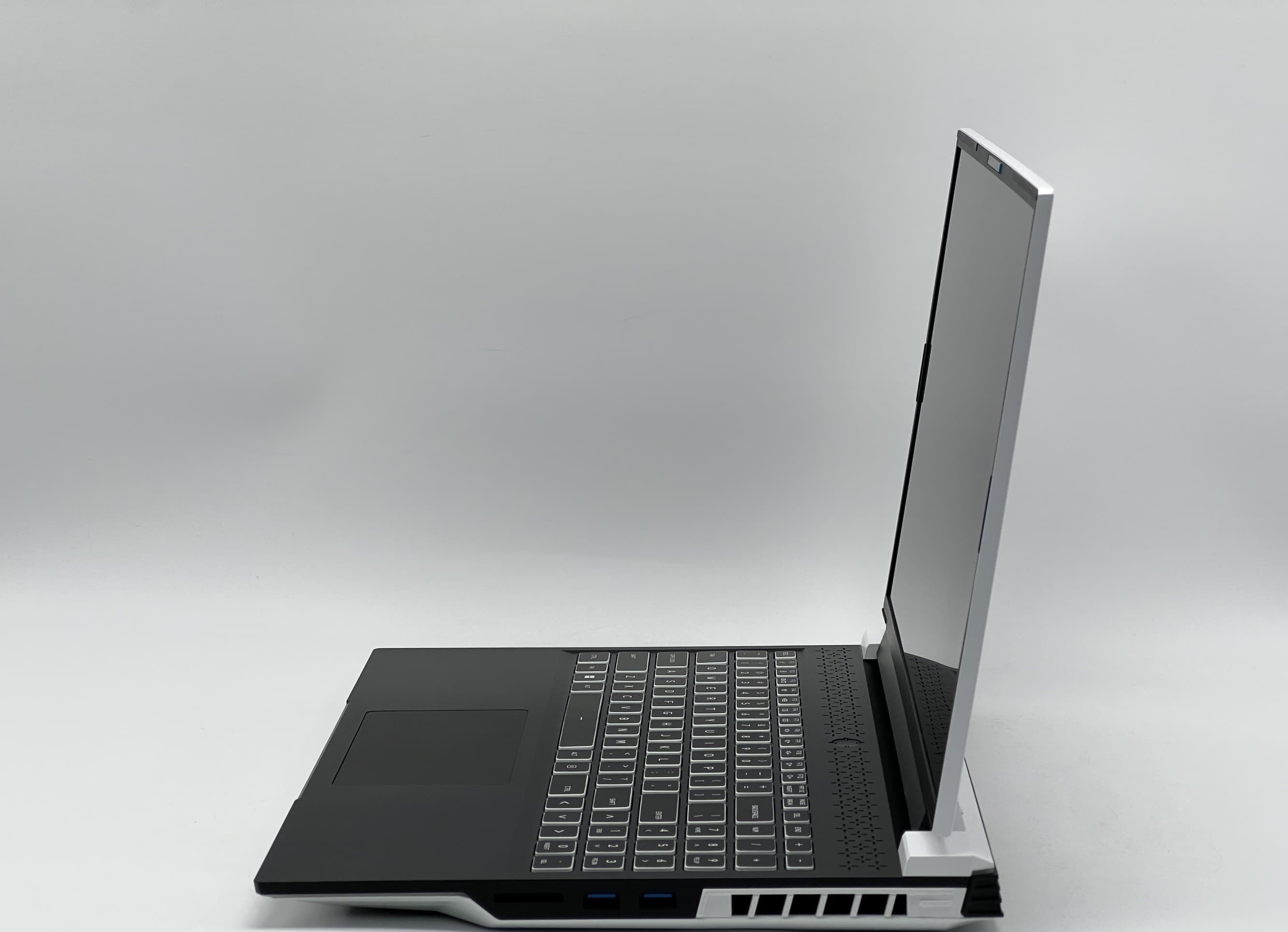 Eluktronics PROMETHEUS XVI G2 16" i7-13700HX 32/2048 RTX 4080 12GB - фото 3