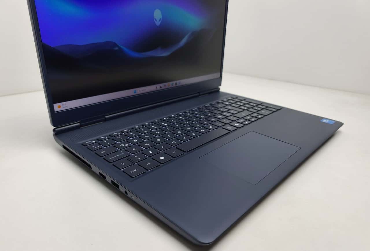 Dell Alienware 16 Aurora 16 2.5K Core 7 240H 16/1000