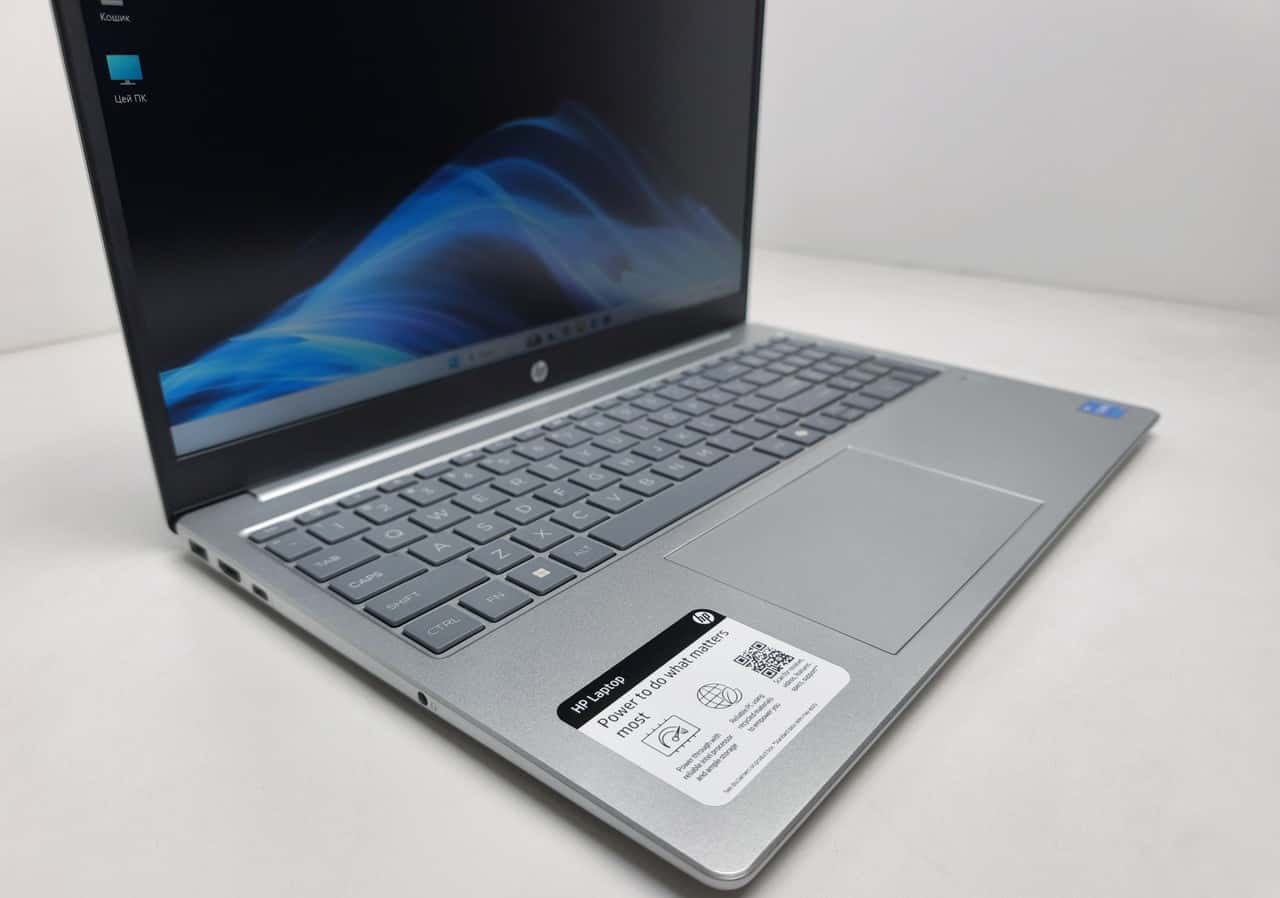 HP 15.6" Core i5-1334U 8/512