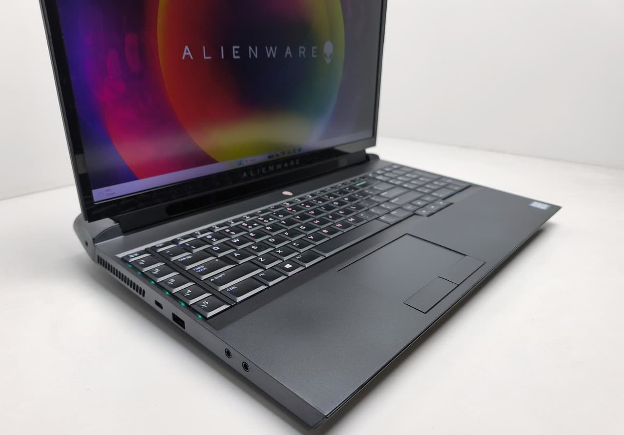 Dell Alienware 17.3" FHD Core i9-9900K 16/512 RTX 2080 8GB