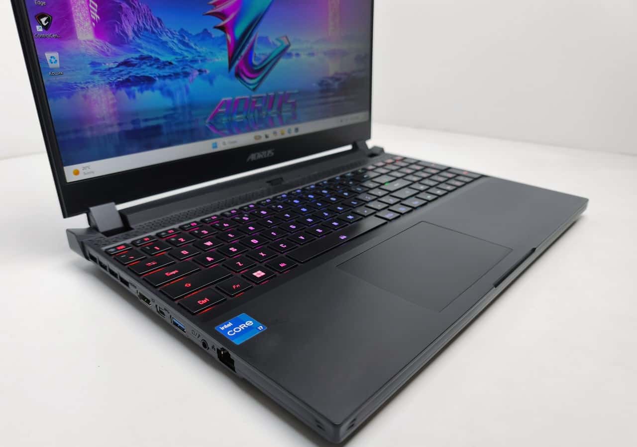 Gigabyte Aorus 15.6" FHD Core i7-11800H 16/1TB RTX 3070 8GB