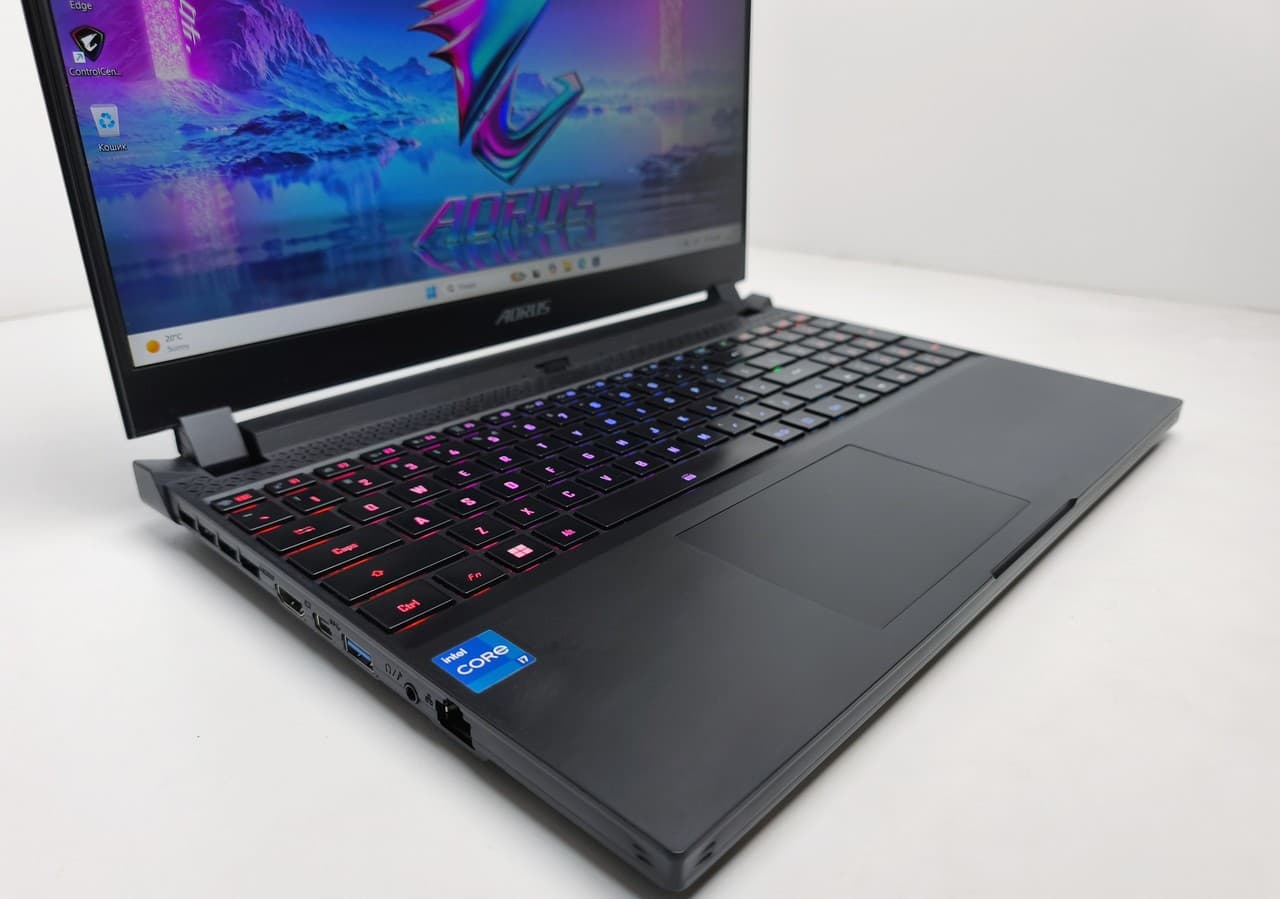 Gigabyte Aorus 15.6" FHD Core i7-11800H 16/1TB RTX 3070 8GB