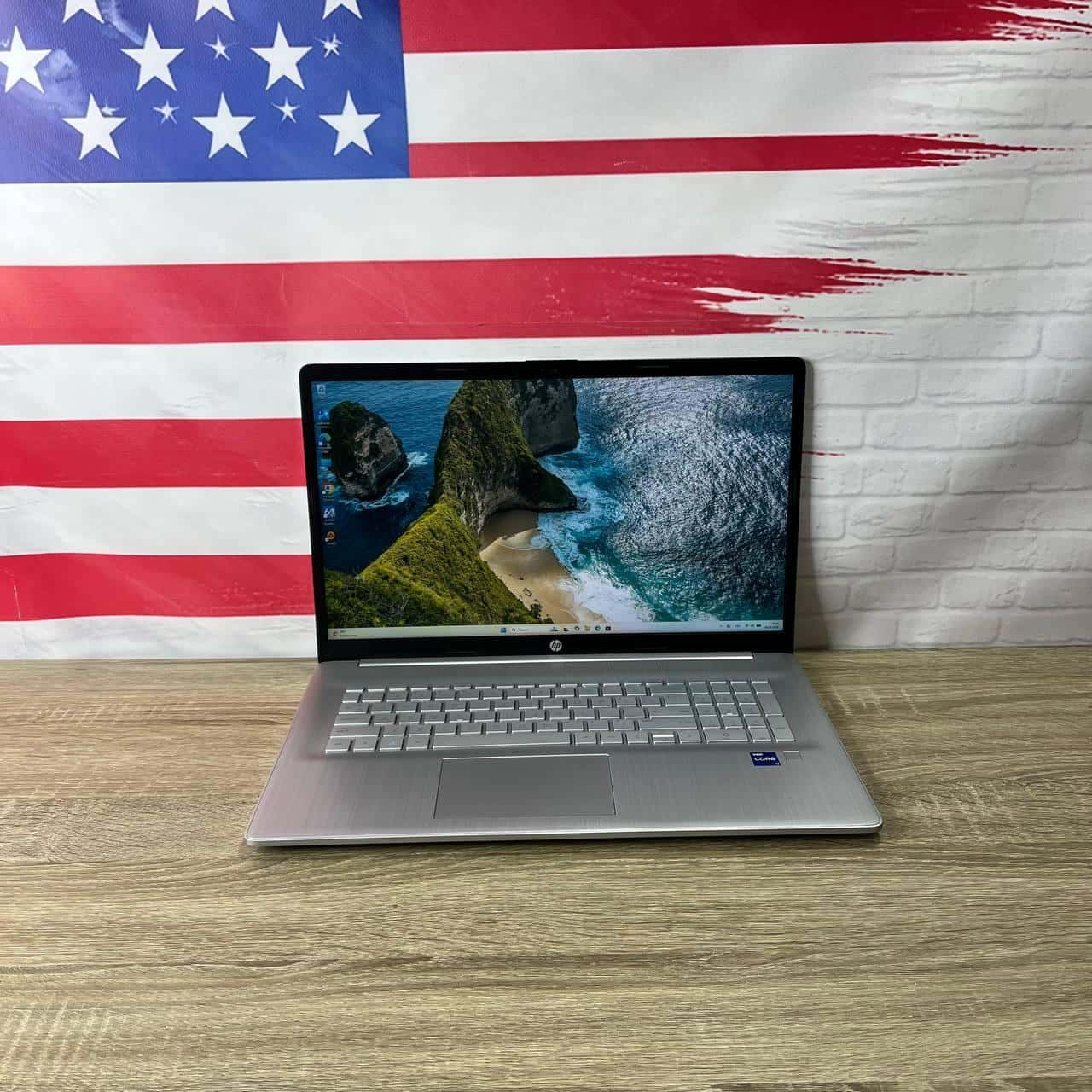 HP Laptop 17-cn0078cl 17.3" FHD 11th Gen Core i7-1165G7 8/512