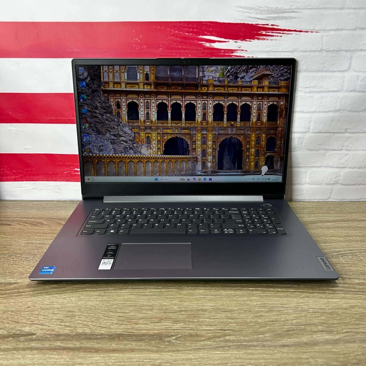 Lenovo IdeaPad 3 17IAU7 17.3" HD+ 12th Gen Core i3-1215U 8/256