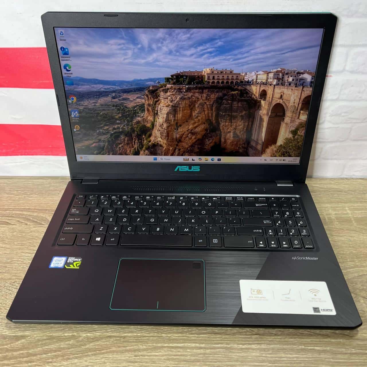 ASUS SonicMaster K570U 15.6" FHD Core i7-8550U CPU 16/1TB