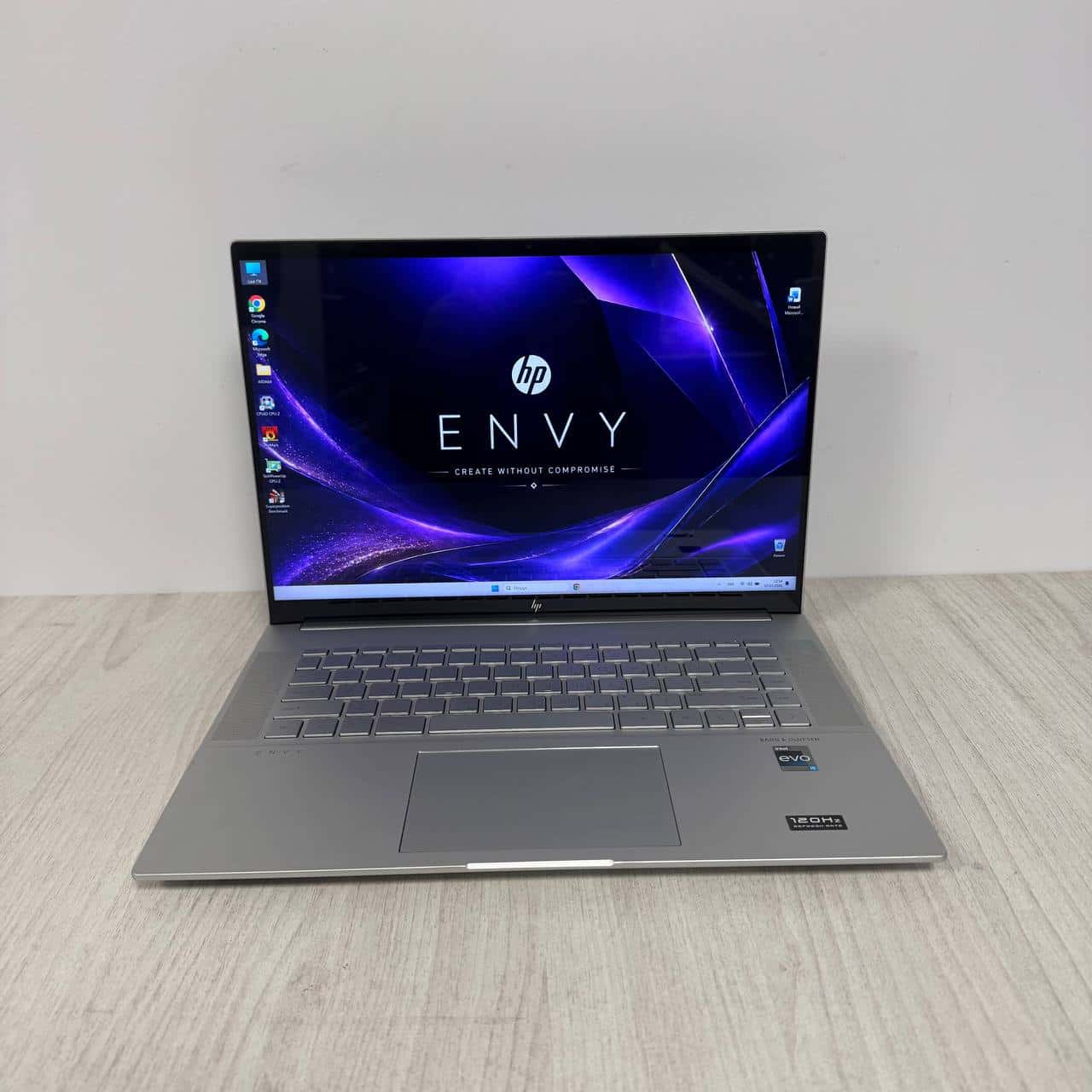 HP Envy 16t-h000 Intel Core i5-12500H ARC A370M