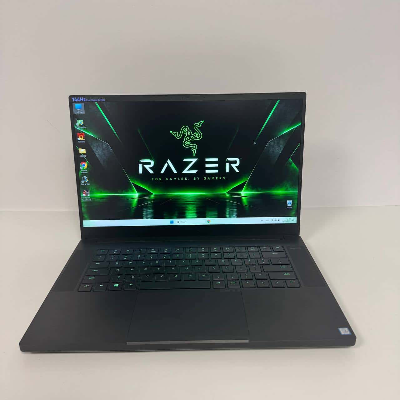 Razer Blade 15 RZ09-0300 15.6" FHD 144Hz Core i7-9750H 16/512 RTX 2060 6GB