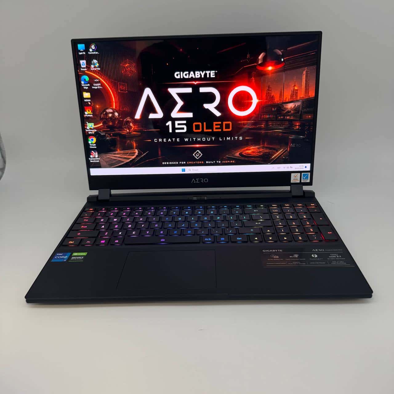 Gigabyte Aero 15 OLED YD 4K OLED 15.6" Core i7-11800H 16/512 RTX 3080 8GB
