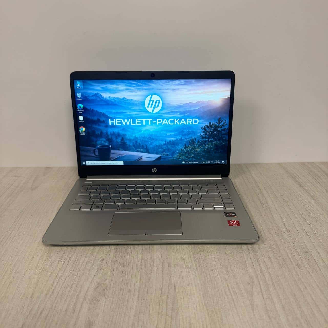 HP 14-dk1022wm 14.0" HD Ryzen 3 3300U 8/128
