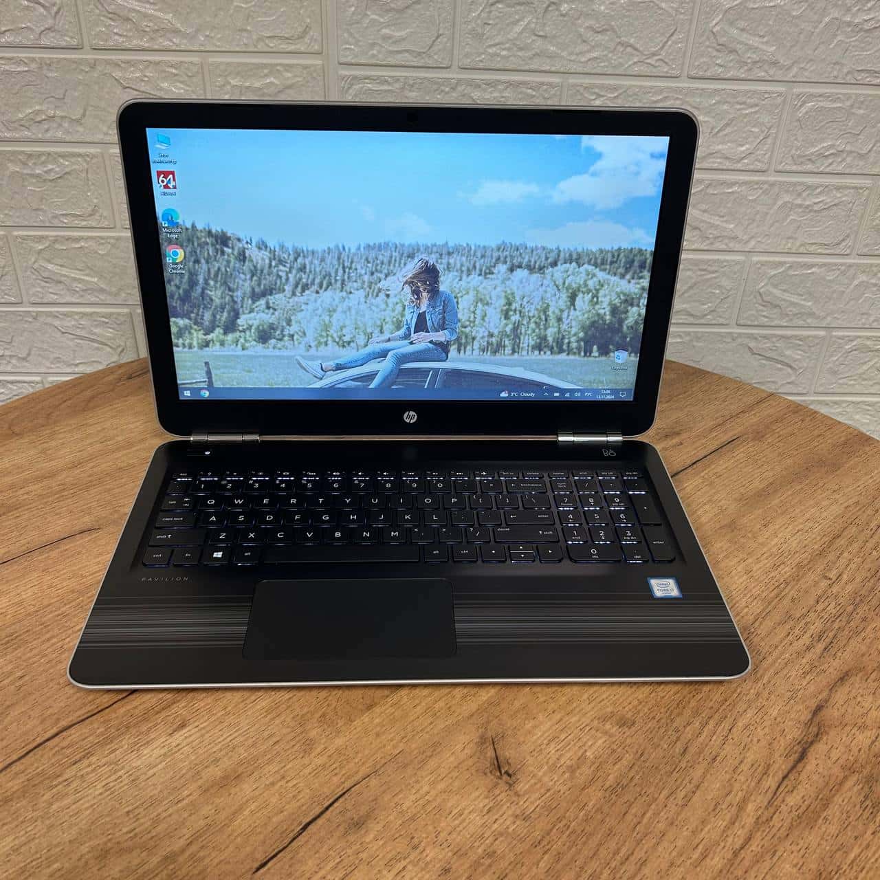 HP Pavilion 15-au018wm Touch 15.6" i7 6500U 12/256
