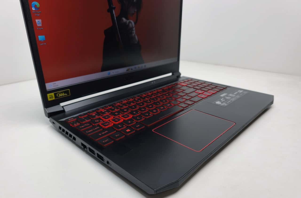 Acer Nitro 5 15.6" FHD Core i7-10850H 16/1TB RTX 3050 4GB