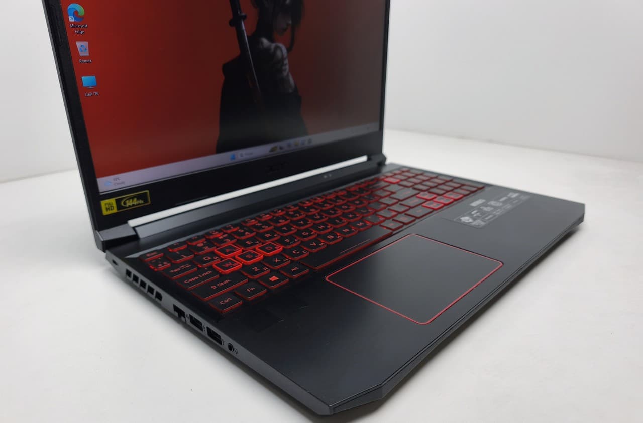 Acer Nitro 5 15.6" FHD Core i7-10850H 16/1TB RTX 3050 4GB