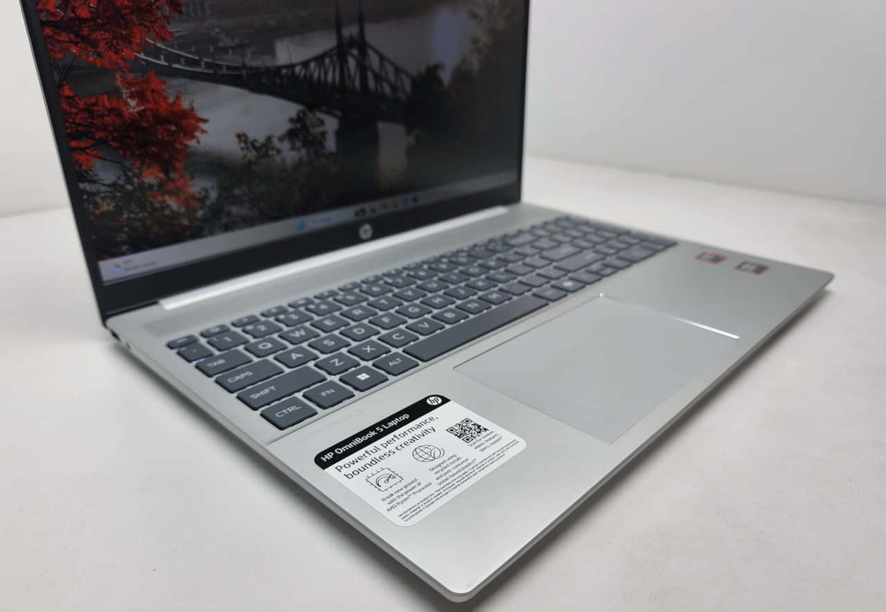 HP OmniBook 5 16" FHD+ Ryzen 5 8540U 8/512
