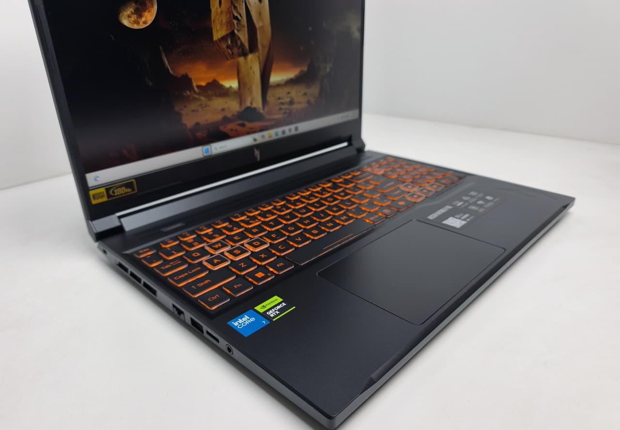 Acer Nitro V 16 FHD+ Core 7 240H 16/512 RTX 5070 8GB