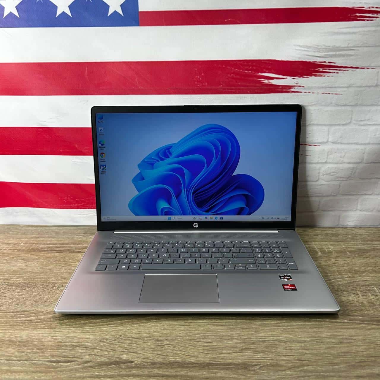 HP Laptop 17-cp2134od 17.3" HD+ Ryzen 3 7320U with Radeon Graphics 8/256