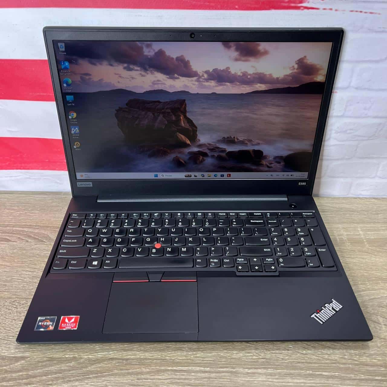 Lenovo ThinkPad E585 15.6| FHD Ryzen 5 2500U with Radeon Vega Mobile Gfx 8/256