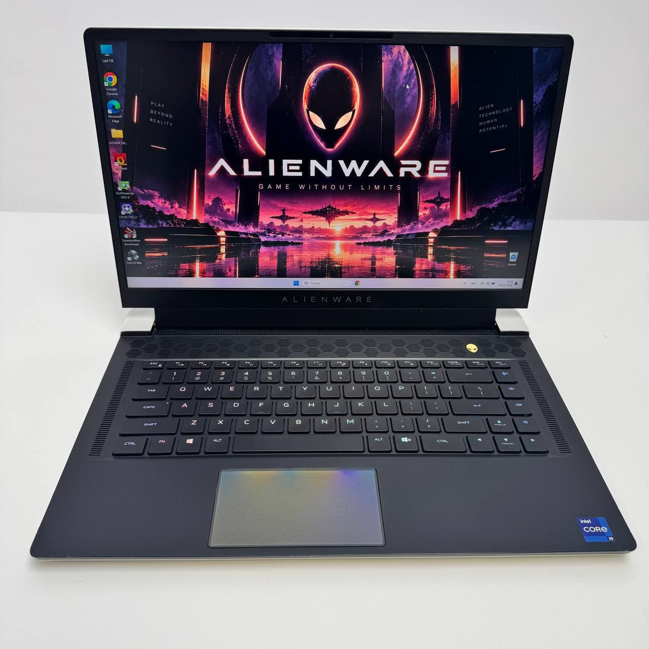 Dell Alienware x15 R1 White 15.6" FHD 240Hz Core i9-11900H 32/512 RTX 3080 8GB
