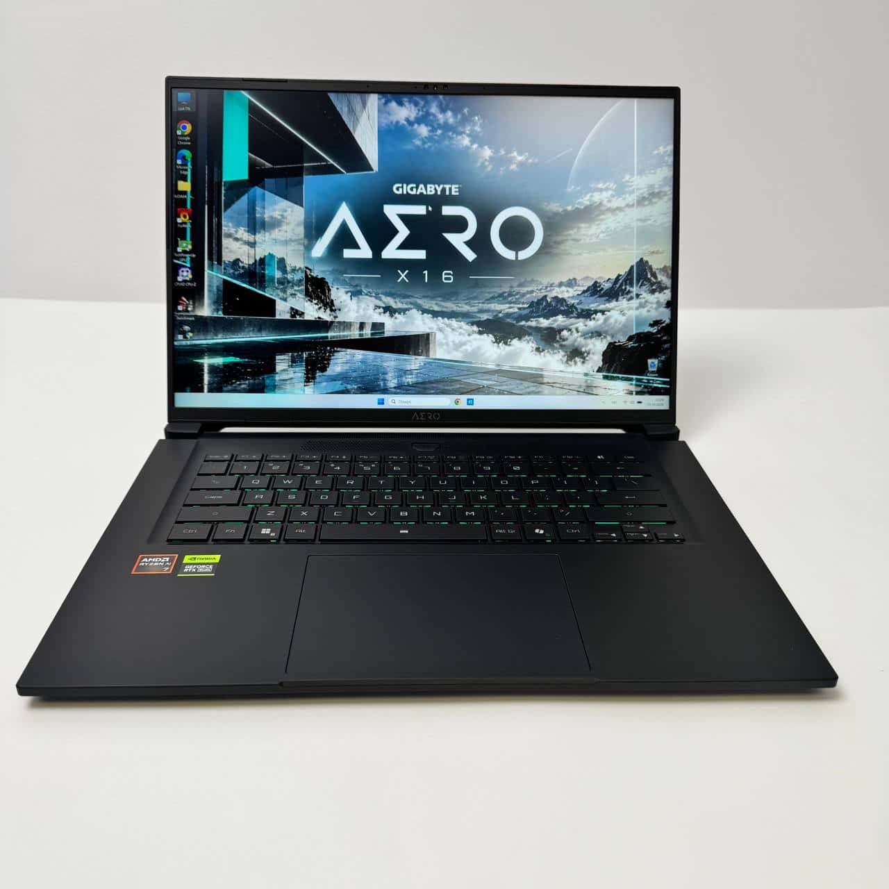 Gigabyte Aero X16 1WH Copilot+ 16.0" QHD+ 165Hz Ryzen AI 7 350 16/1TB RTX 5070 8GB