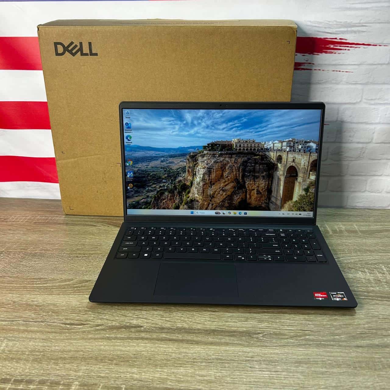 Dell DC15255 15.6" FHD 120Hz Ryzen 5 7520U with Radeon Graphics 8/512