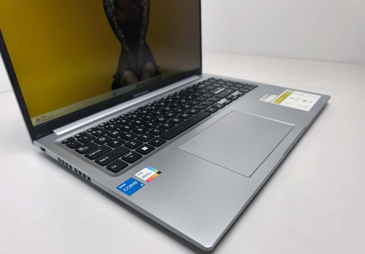 Asus Vivobook 16" Core i5-1235U 16/512