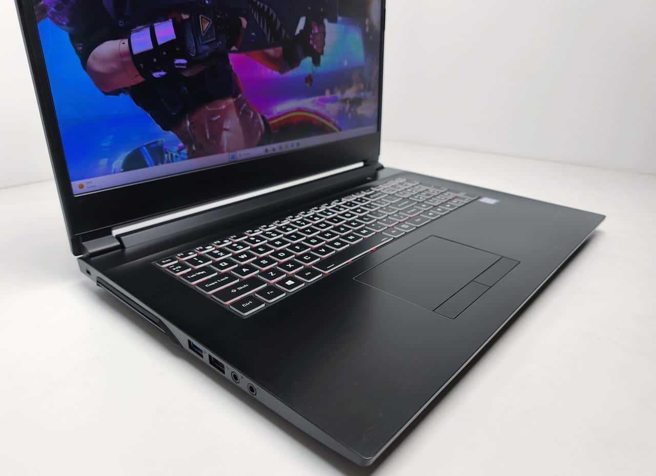 Clevo 17.3" Core i7-9750H 16/256 GTX 1660 Ti 6GB