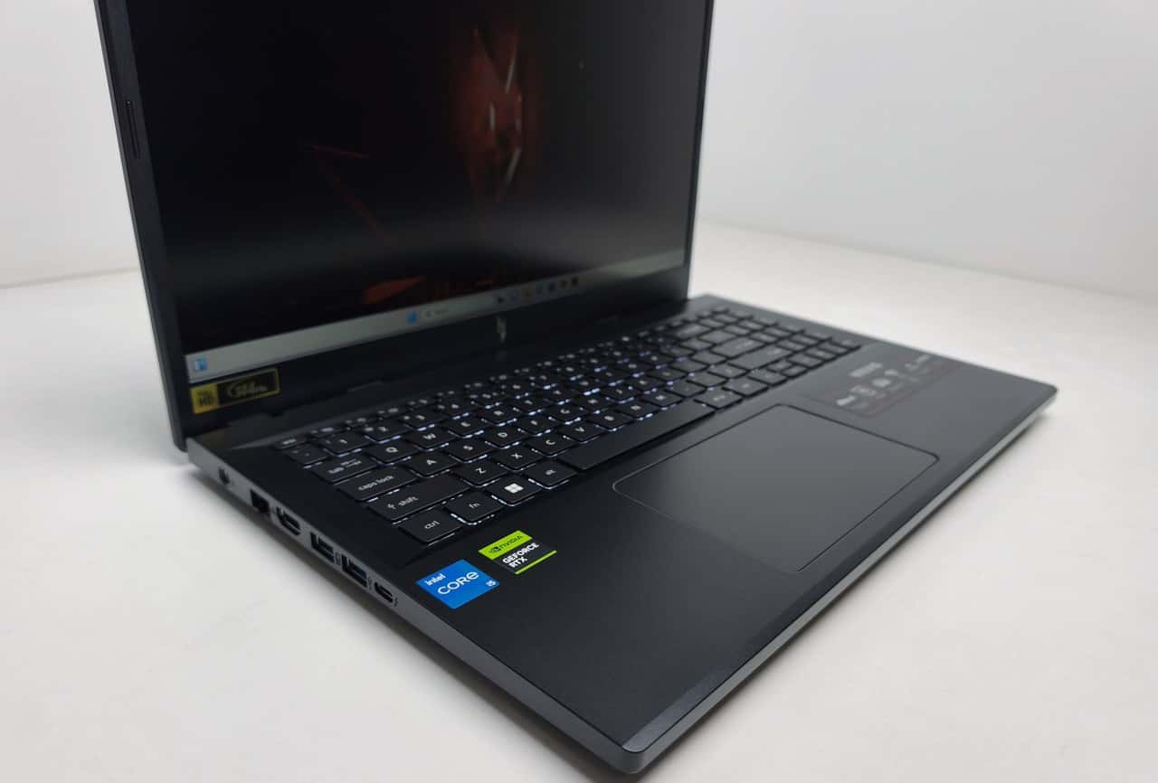 Acer Nitro V15 15.6" Core i5-13420H 16/512 RTX 4050 6GB