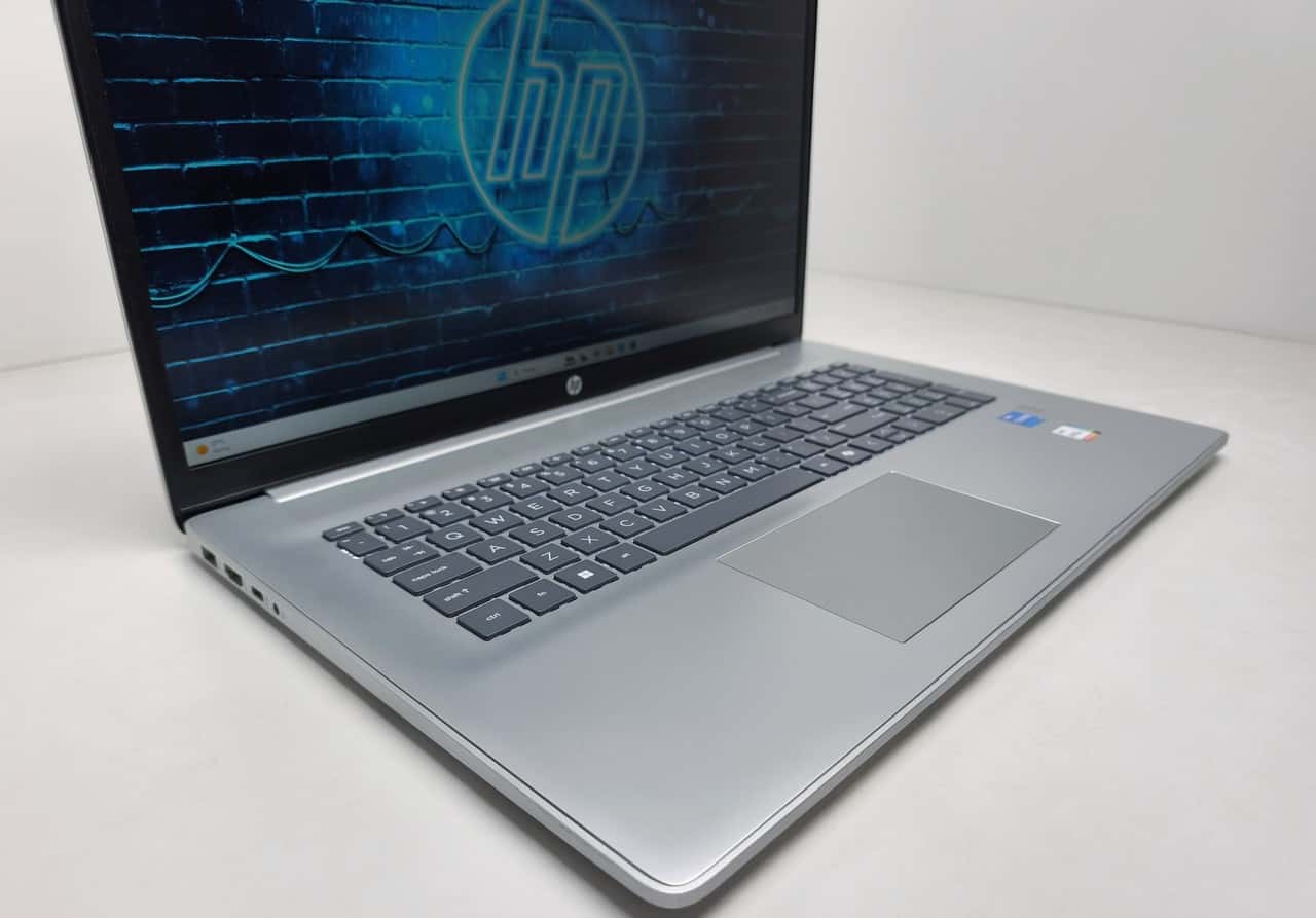 HP 17.3" Core i5-1334U 8/512
