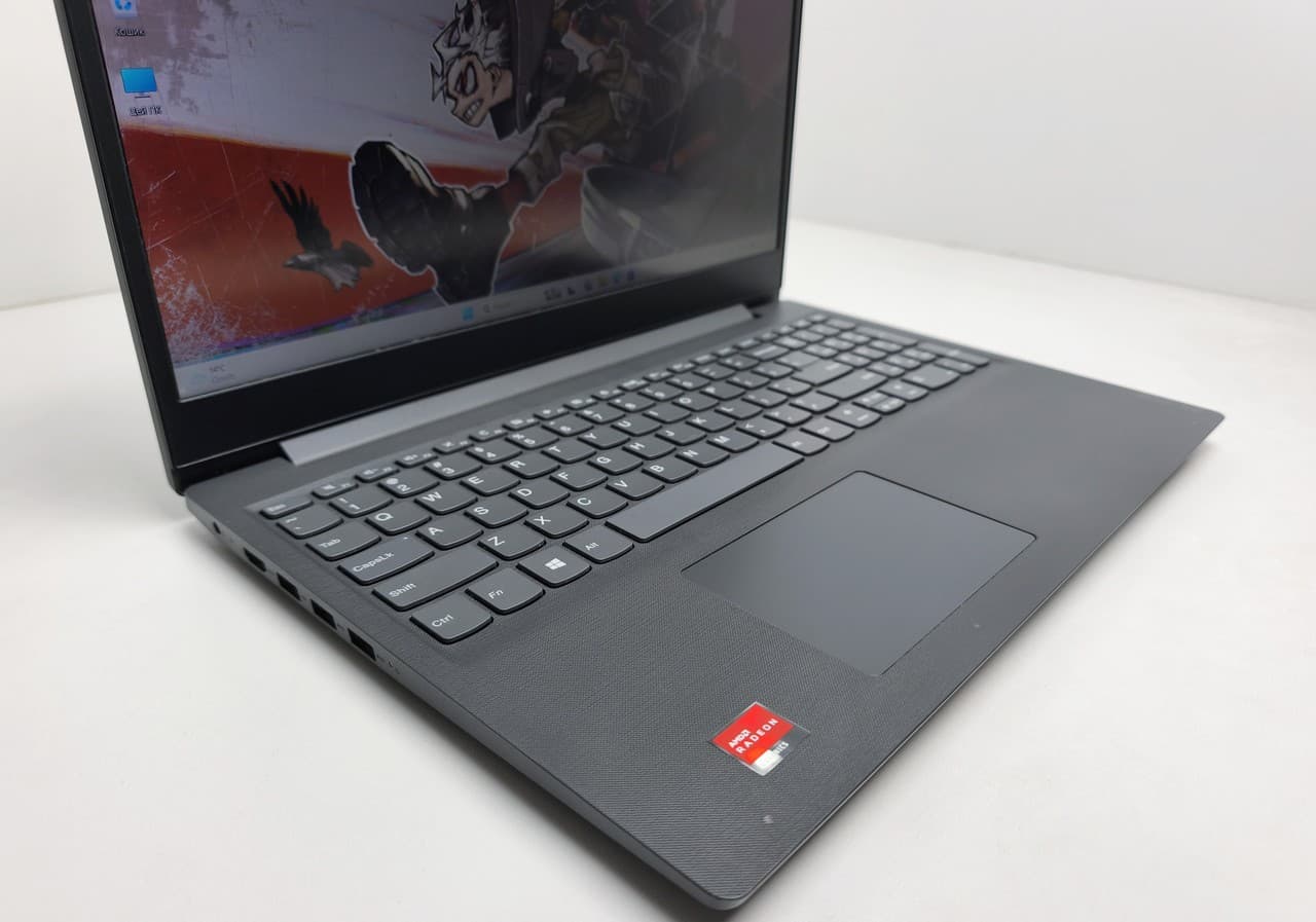 Lenovo V15 15.6" Ryzen 5 3500U 8/256